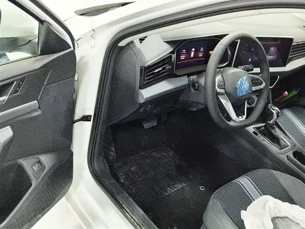 Volkswagen Sagitar 2025 300TSI DSG Flying Leap Edition фото 13
