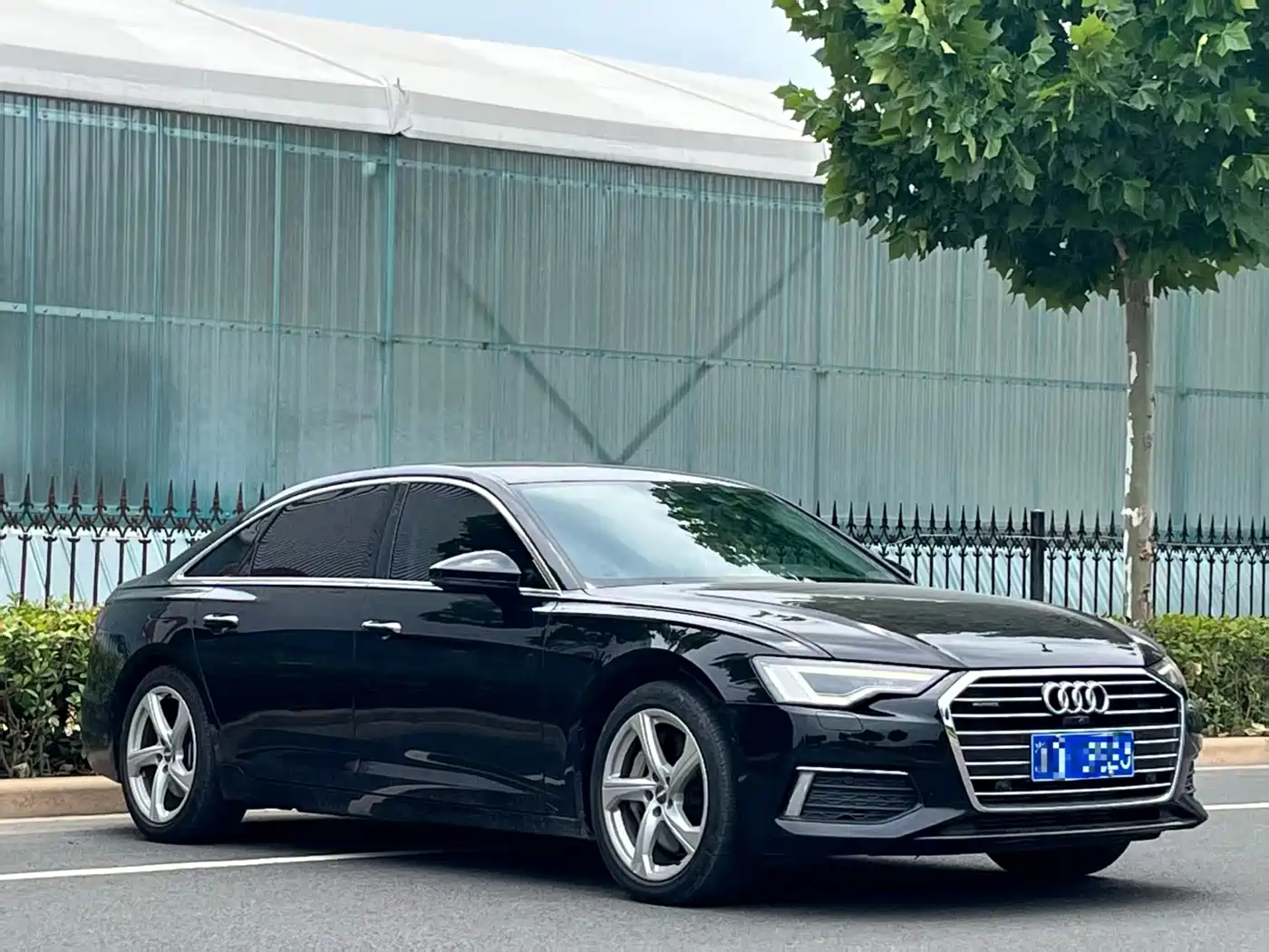 Фото 1 - Audi A6L