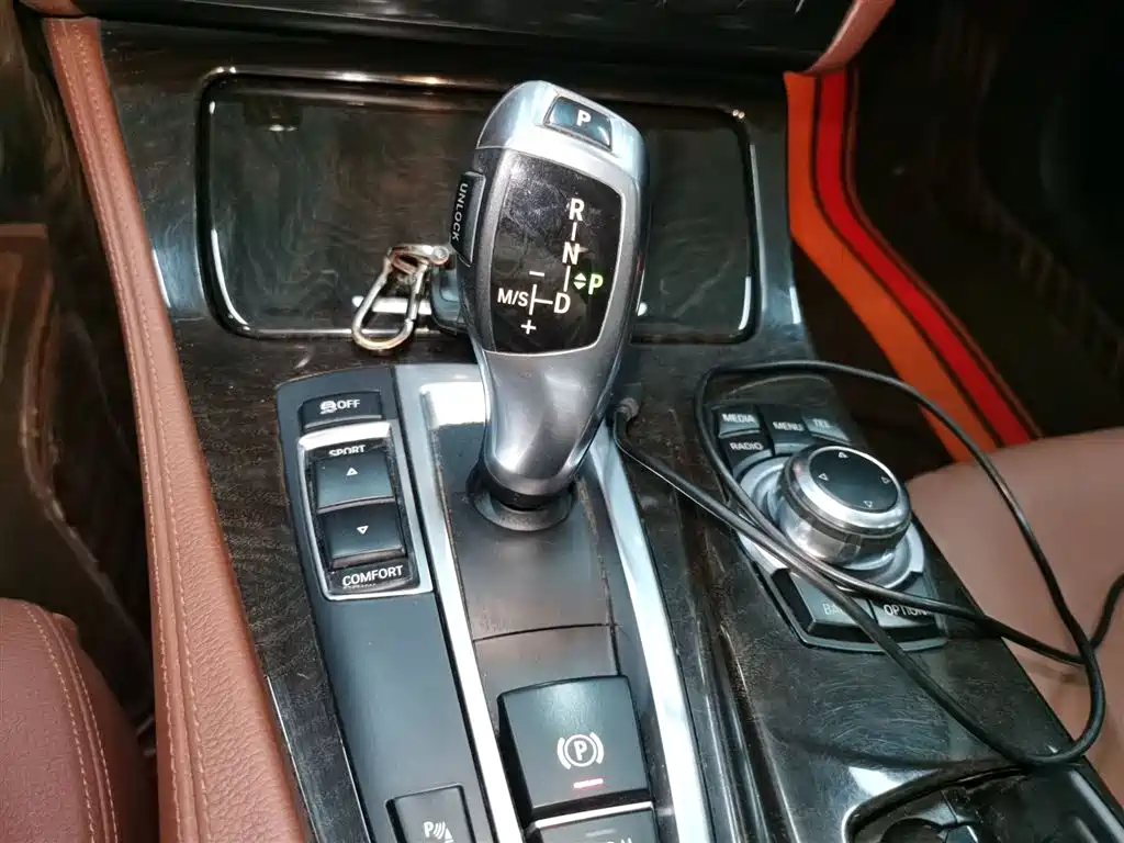 BMW 5 Series 2014 525Li Leading фото 12