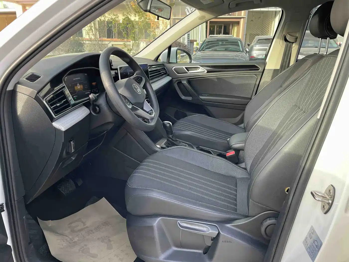 Volkswagen Tiguan L 2022 330TSI Automatic 2WD Comfort Edition фото 9