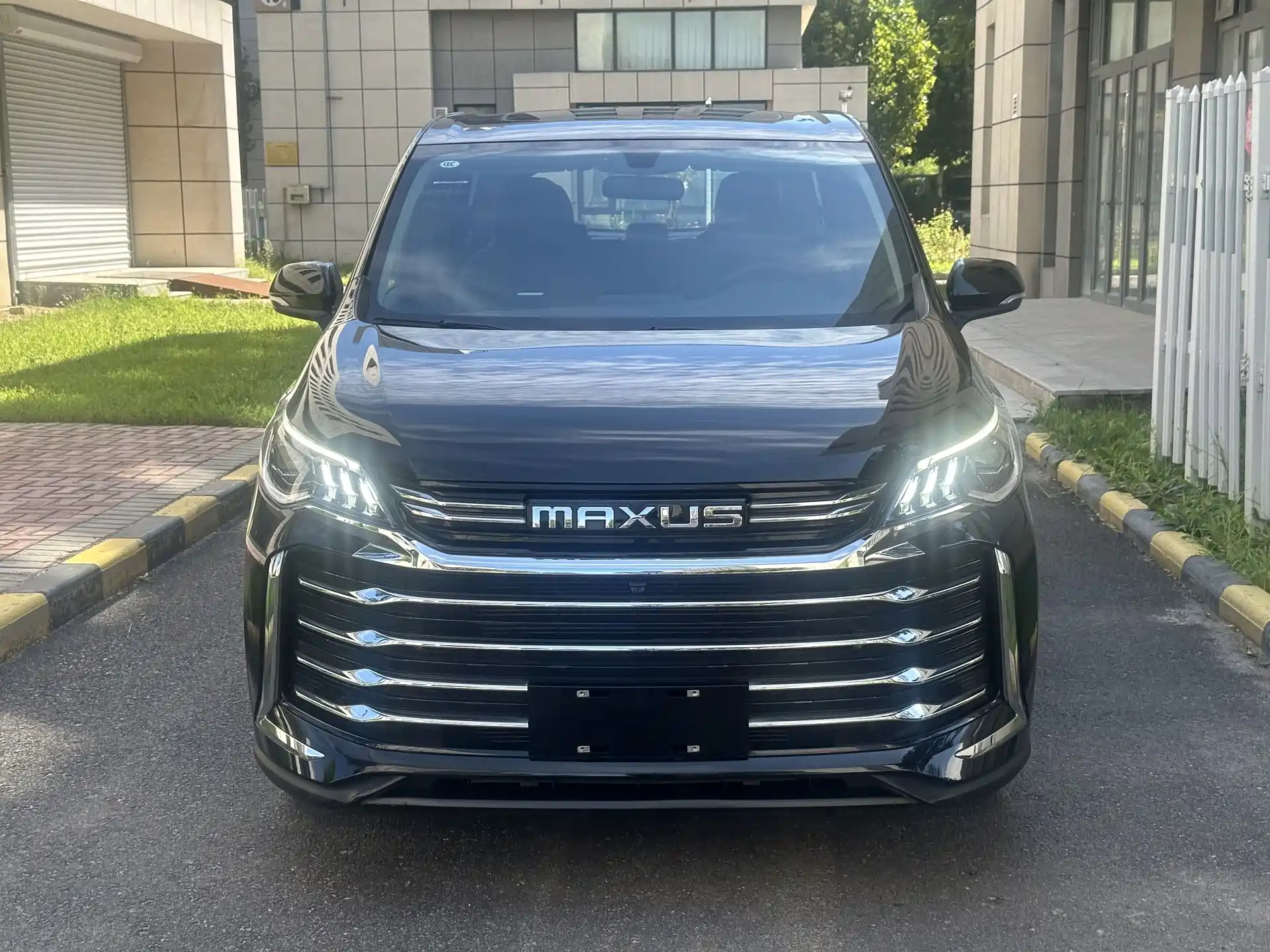 Фото 2 - Maxus Maxus G50