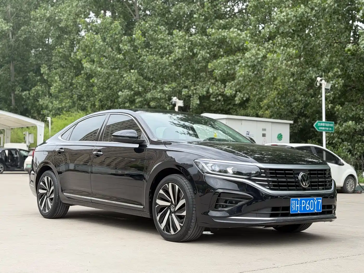 Volkswagen Passat 2022 330TSI Elite Edition фото 3
