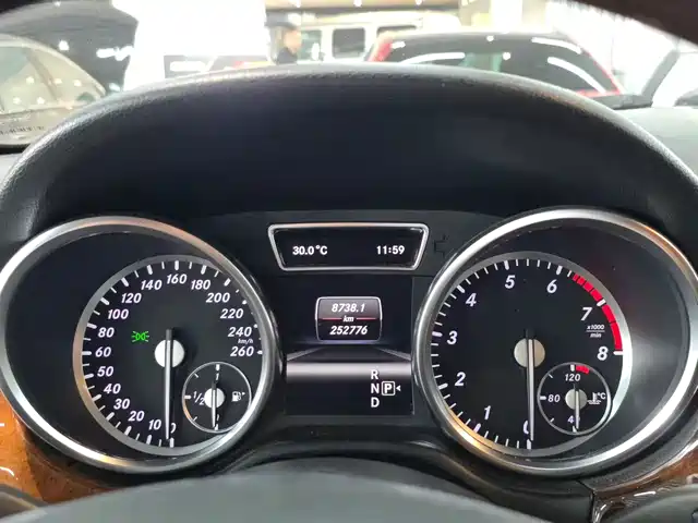 Mercedes-Benz M-Class 2012 Model ML 350 Luxury — фото 4