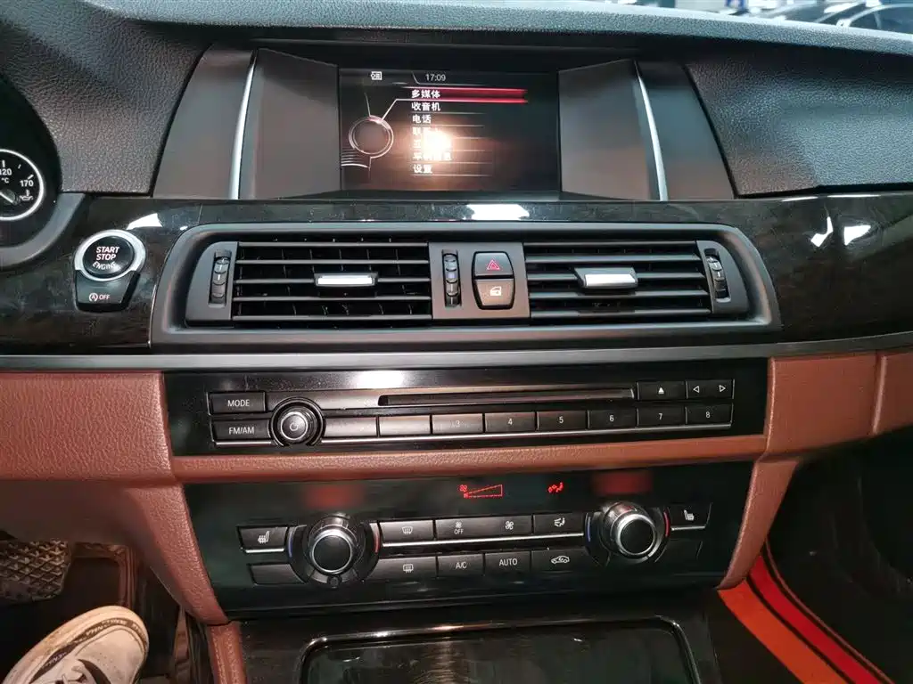 BMW 5 Series 2014 525Li Leading фото 9