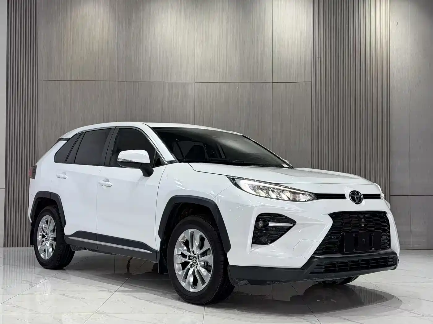 Toyota Wildlander 2022 2.0L CVT FWD Luxury PLUS Edition фото 3