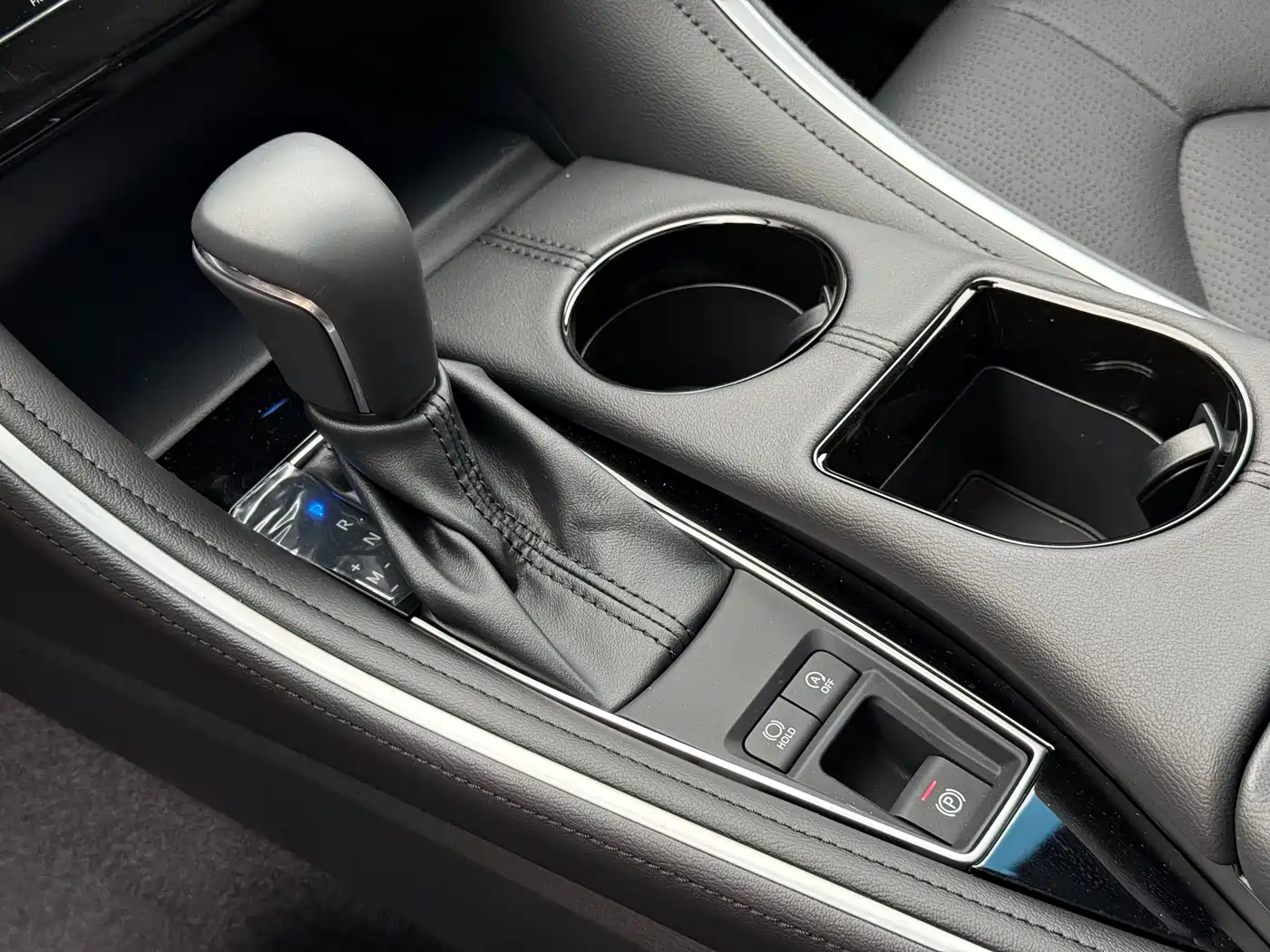 Toyota Avalon 2023 2.0L XLE Premium Edition фото 9