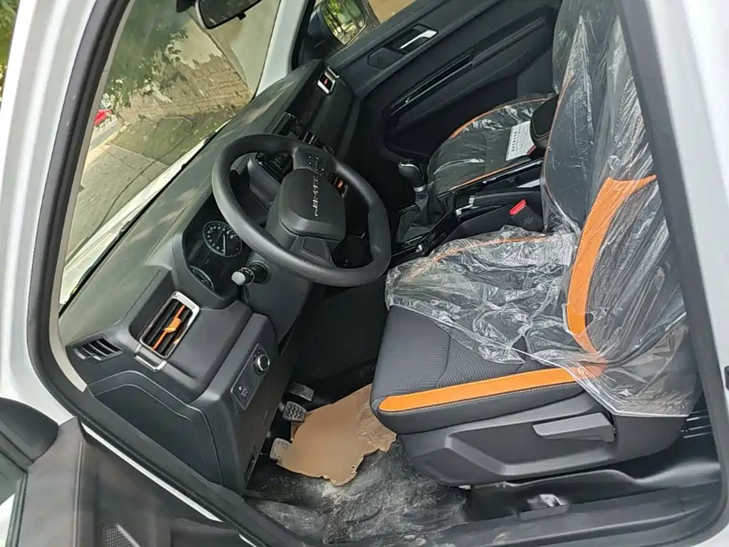 Jiangling Baodian 2025 2025 Model 2.5T Manual Diesel 4WD Long Wheelbase Flatbed