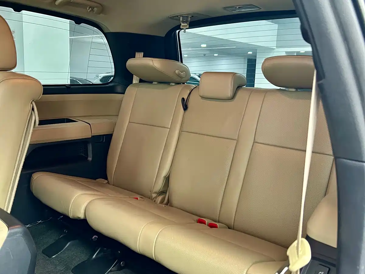 Toyota Sequoia 2010 5.7 Platinum Edition фото 13