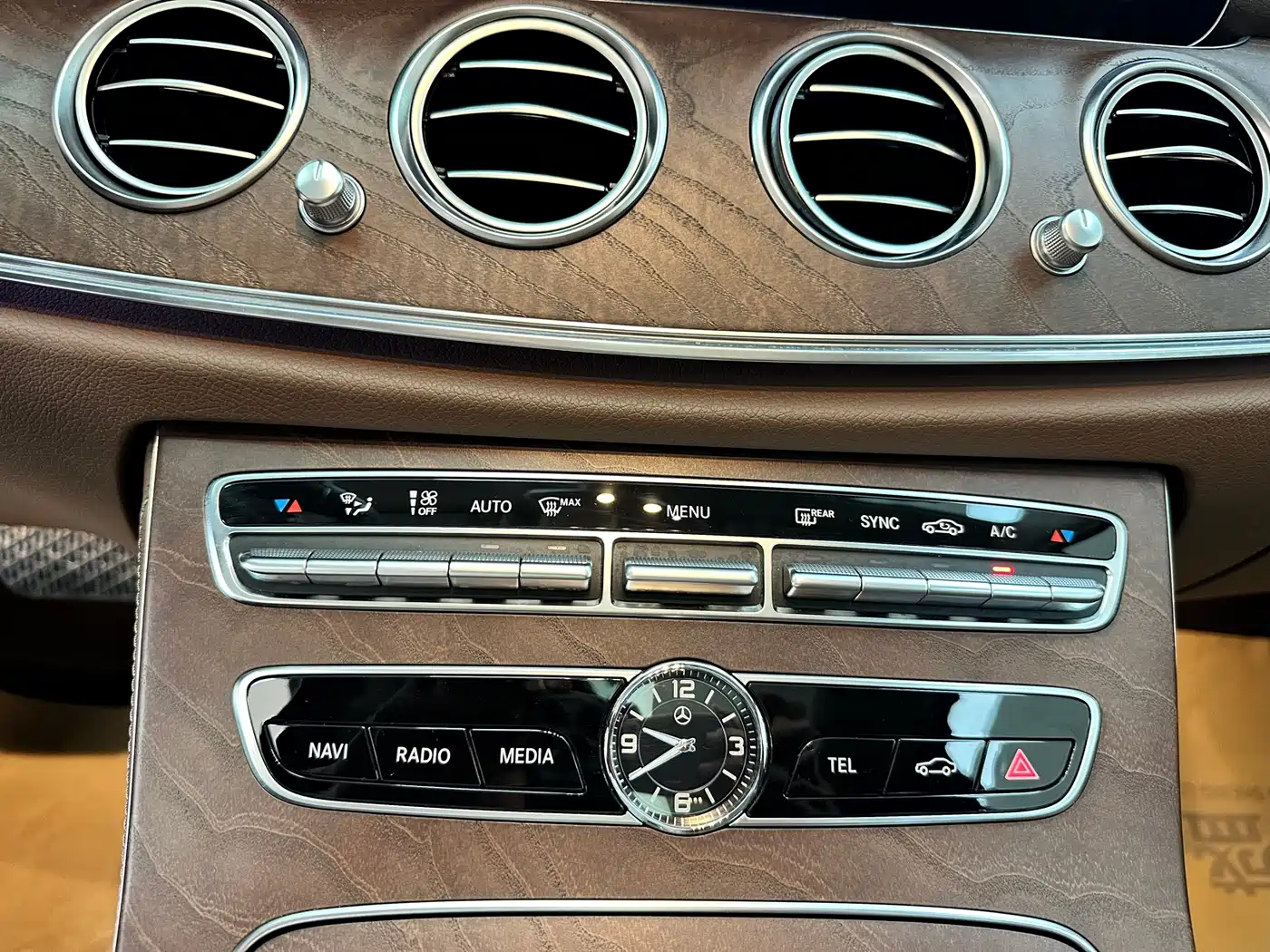 Mercedes-Benz E-Class 2018 E 300 L Luxury фото 16