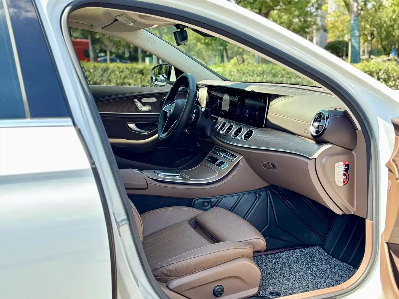 Mercedes-Benz E-Class 2023 E 260 L фото 12