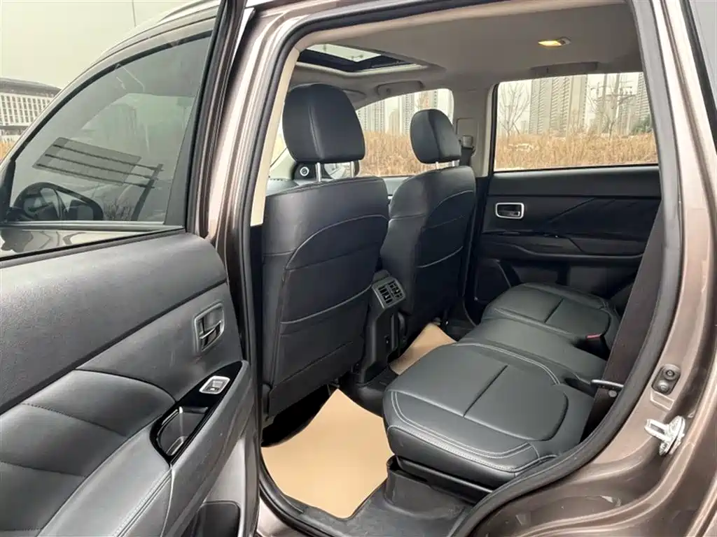 Mitsubishi Outlander 2020 2.0L 2WD Premium 5-seater фото 17
