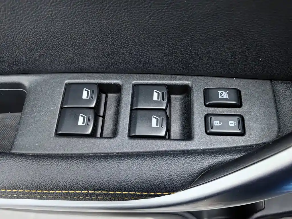 Dongfeng Aeolus Dongfeng Fengshen AX4 2017 2017 1.6L DCT Trendy