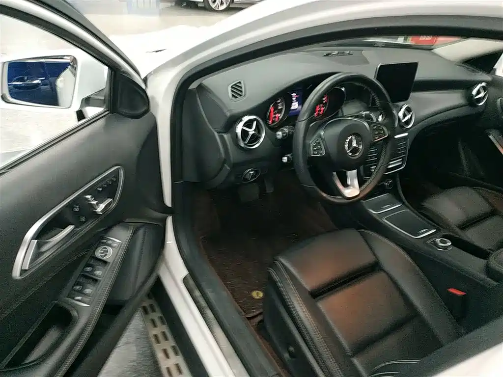 Mercedes-Benz GLA 2018 GLA 200 Fashion фото 7