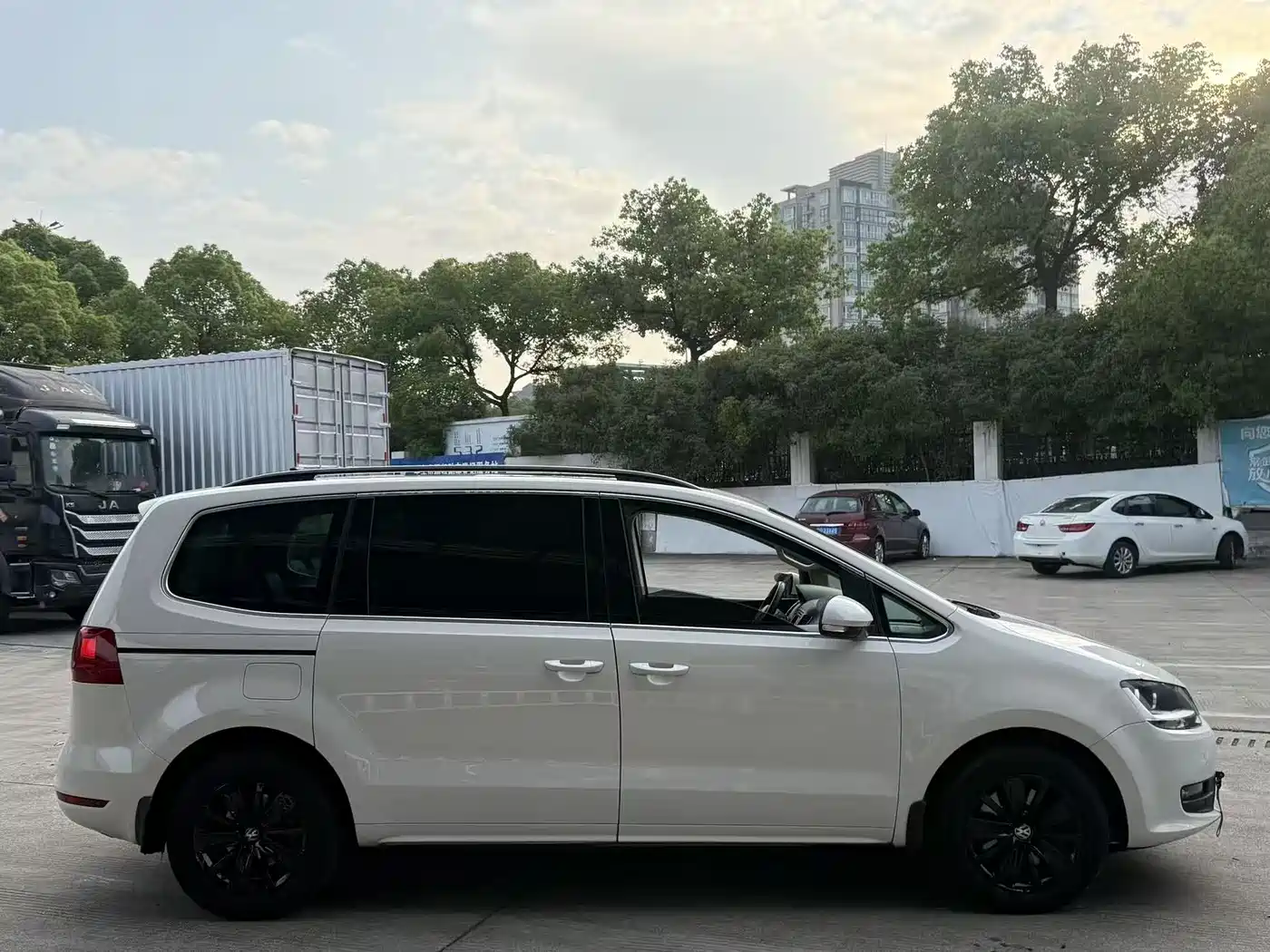 Volkswagen Sharan 2014 2.0TSI Standard фото 8