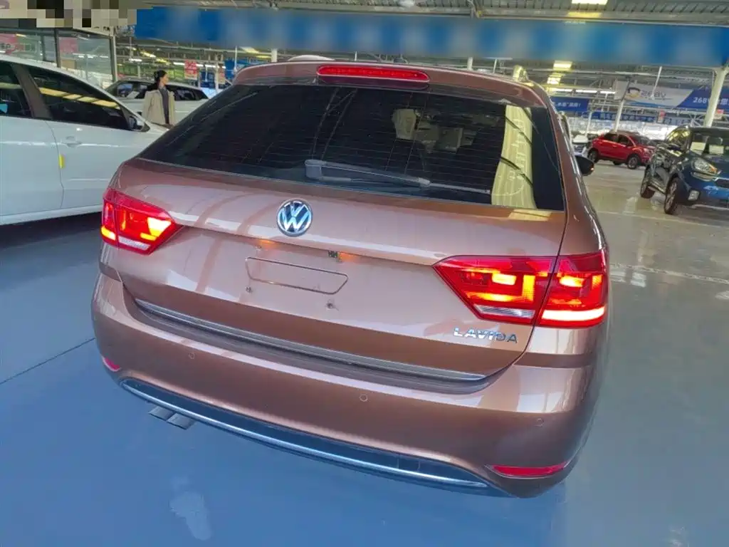 Volkswagen Lavida Tour 2017 230TSI DSG Comfort Edition фото 5