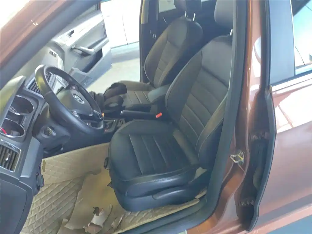Volkswagen Lavida Tour 2017 230TSI DSG Comfort Edition фото 12