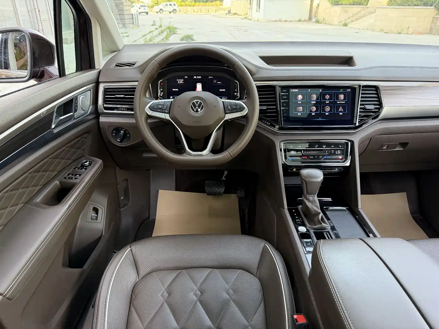 Volkswagen Viloran 2022 380TSI Premium Edition фото 8