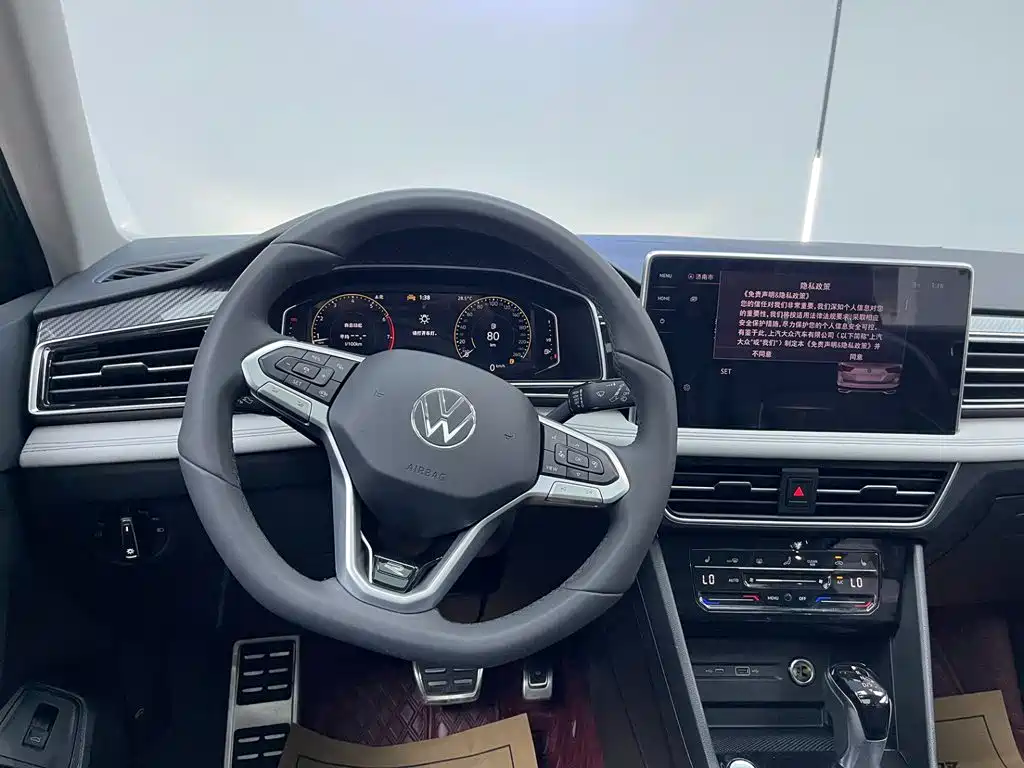 Фото 26 - Volkswagen Tiguan L