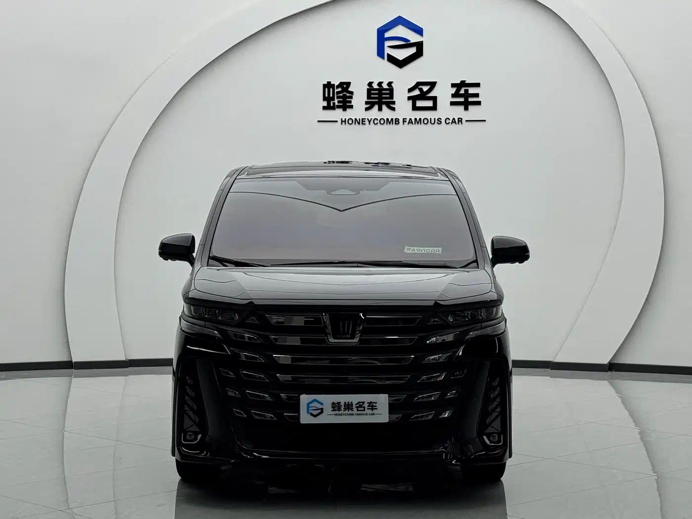 Toyota Vellfire 2024 Crown Hybrid 2.5L Executive Premium Edition фото 3