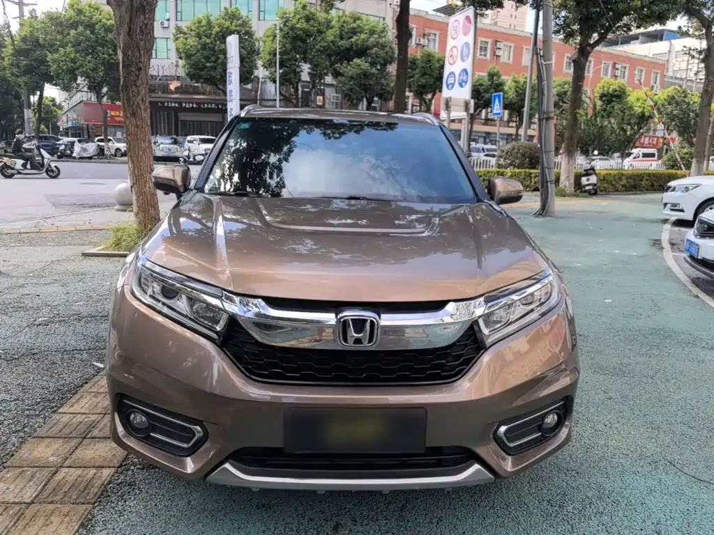 Фото 3 - Honda Avancier