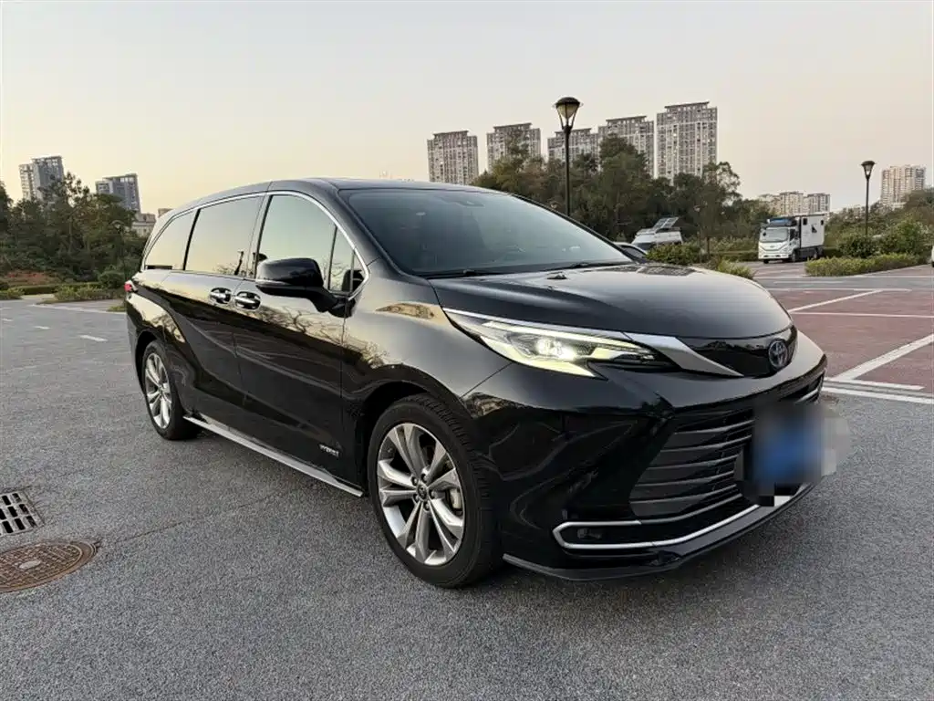 Toyota Sienna 2021 2.5L Hybrid Premium Edition фото 15
