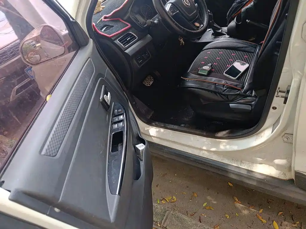 Dongfeng Fengguang Fengguang 370 2018 2017 1.5L CVT Fashion 7-Seater