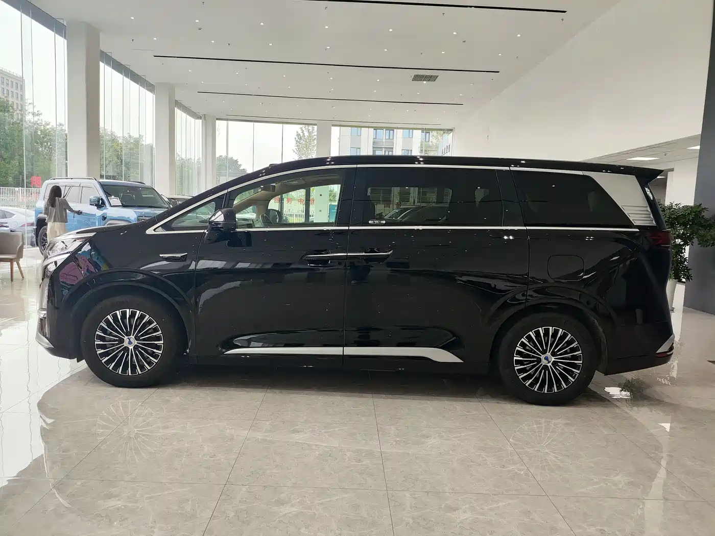 Denza D9 2025 Model DM-i Smart Drive Edition 1020 AWD Flagship фото 8
