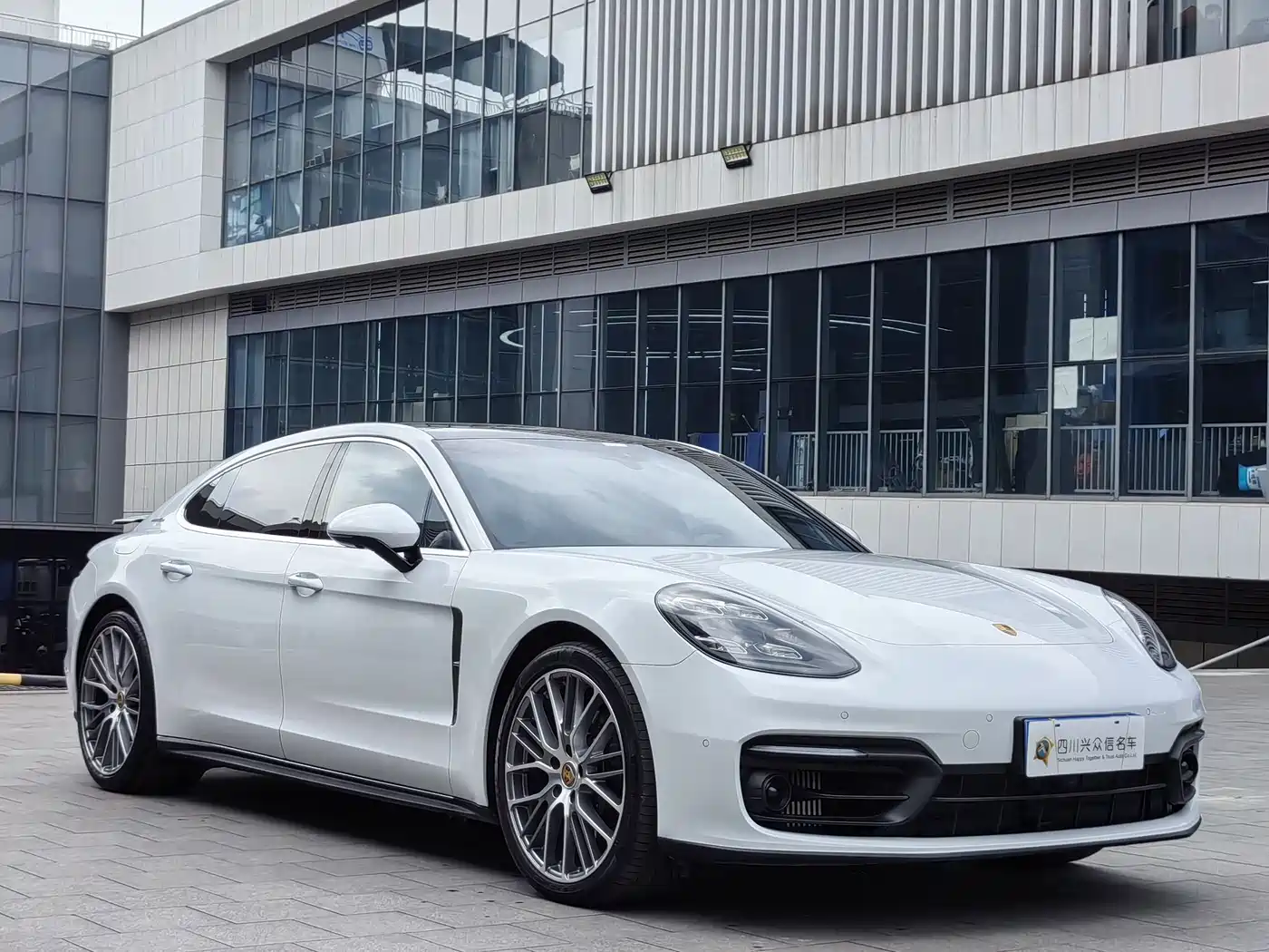Porsche Panamera 2023 Facelift Panamera 4 Executive Long Wheelbase Platinum Edition 2.9T фото 4