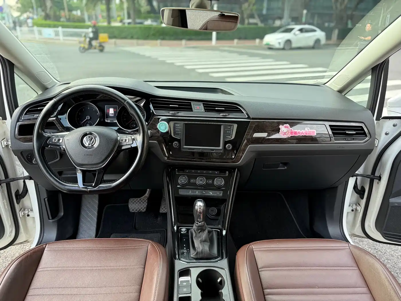 Volkswagen Touran 2016 Touran L 280TSI DSG Luxury фото 5