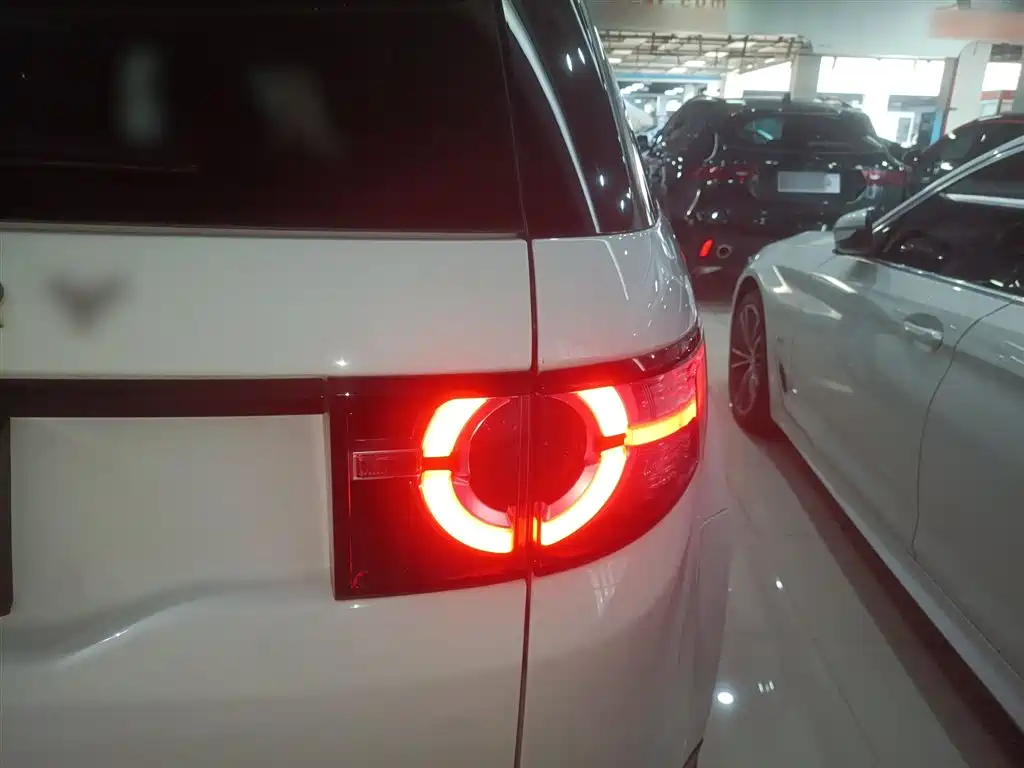 Land Rover Discovery Sport 2018 240PS SE Edition фото 22