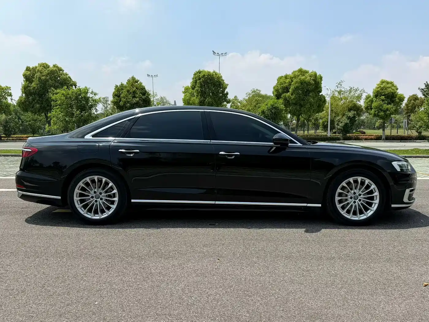 Фото 13 - Audi A8