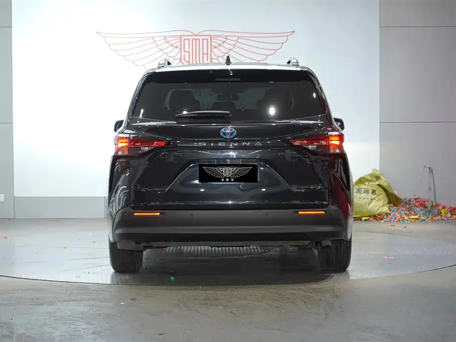 Toyota Sienna 2023 2.5L Hybrid Comfort Edition фото 4