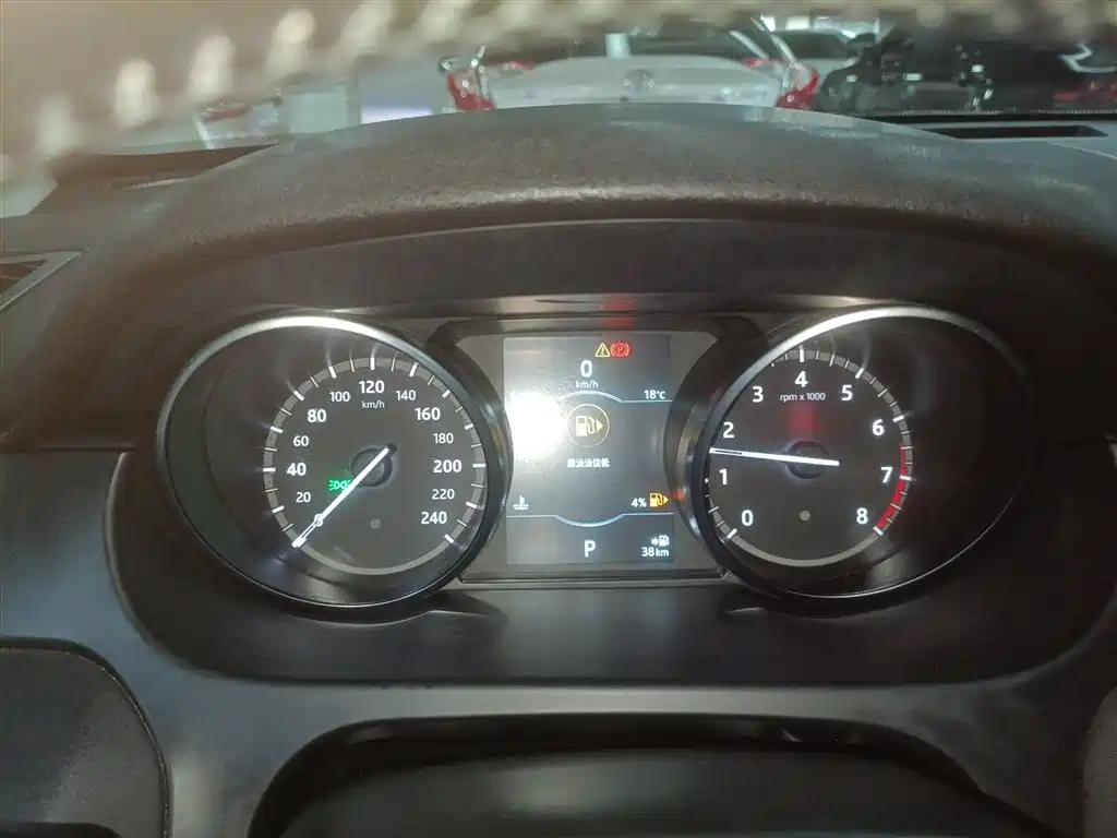Land Rover Discovery Sport 2018 240PS SE Edition фото 4
