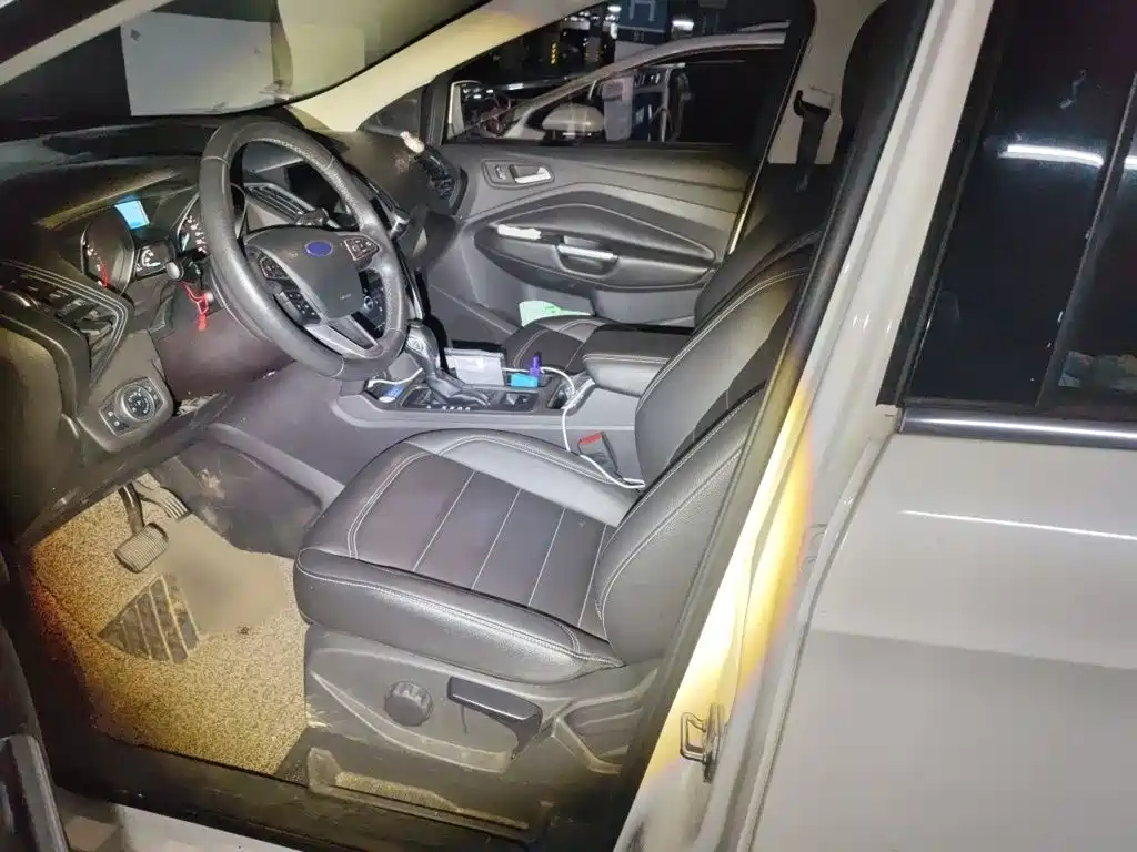 Фото 8 - Ford Kuga