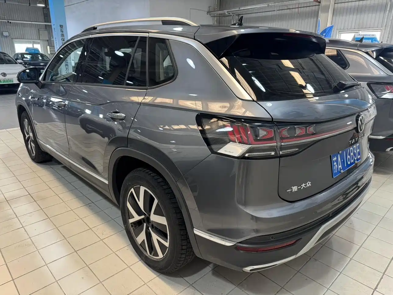 Volkswagen Tayron 2023 300TSI 2WD Luxury Plus Advanced Edition фото 2