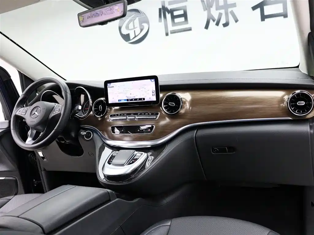 Mercedes-Benz V-Class 2021 V 260 L Long Wheelbase Premium Edition фото 27