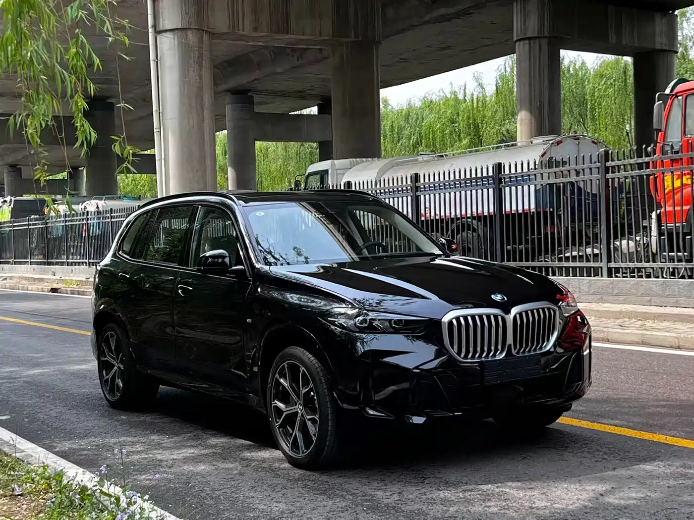 BMW X5 2026 xDrive 30Li Luxury M Sport Night Edition Package фото 6
