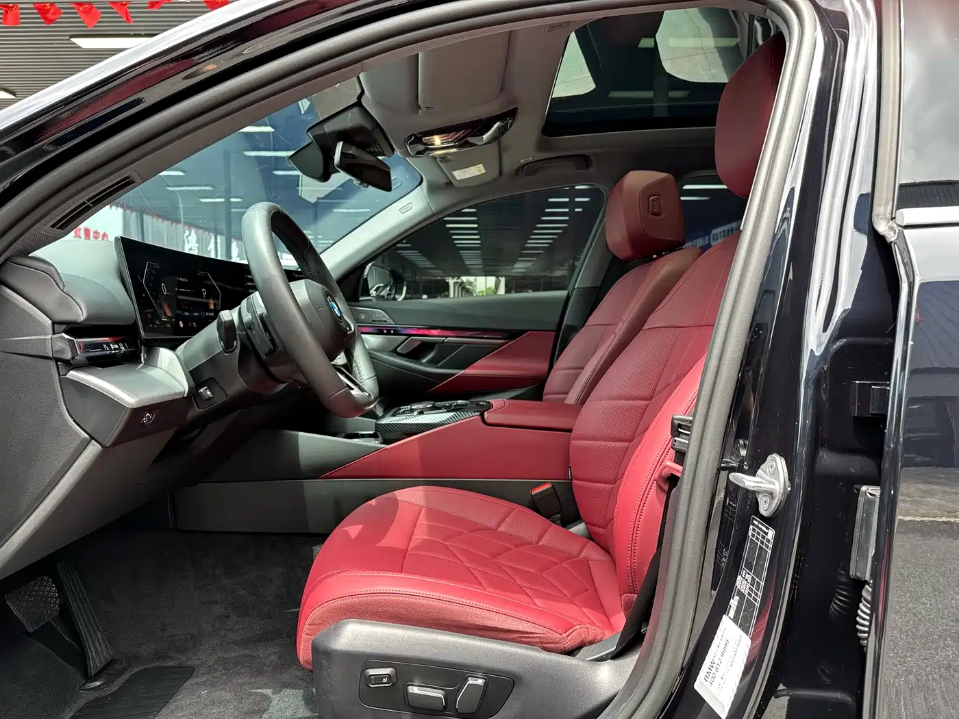 BMW 5 Series 2024 525Li M Sport Package фото 7