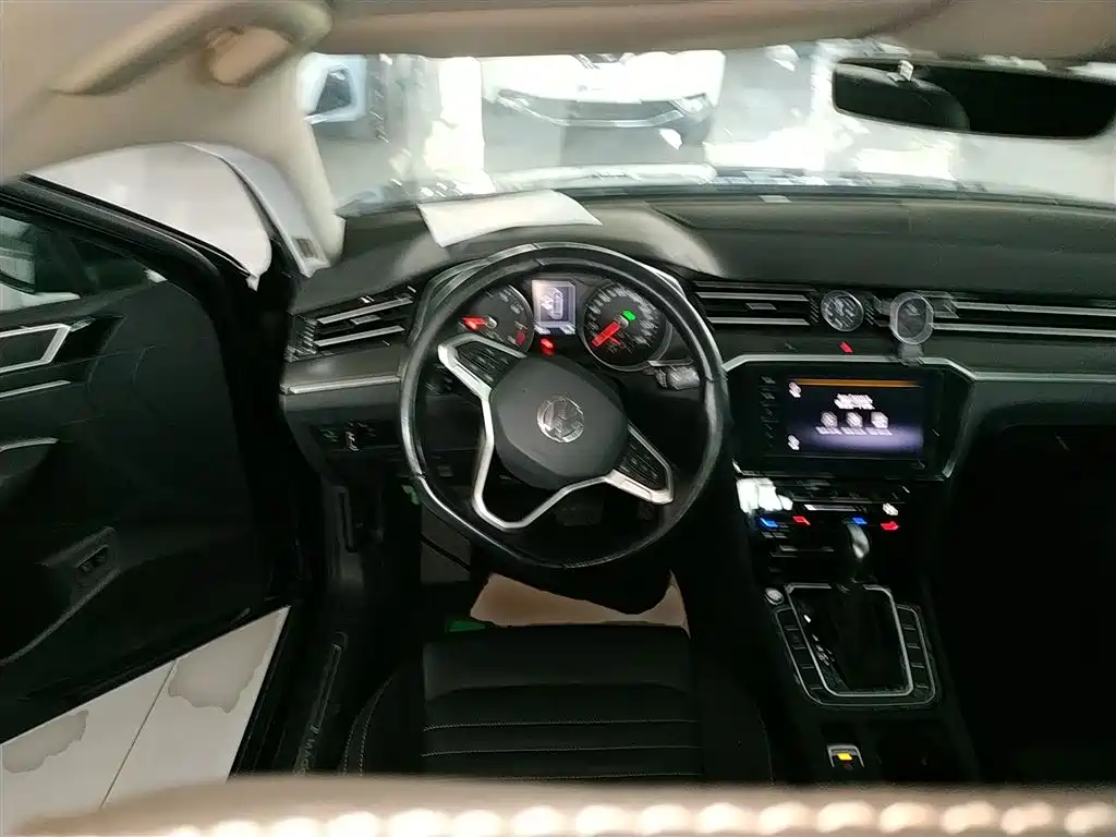 Volkswagen Magotan 2020 330TSI DSG Leading фото 11