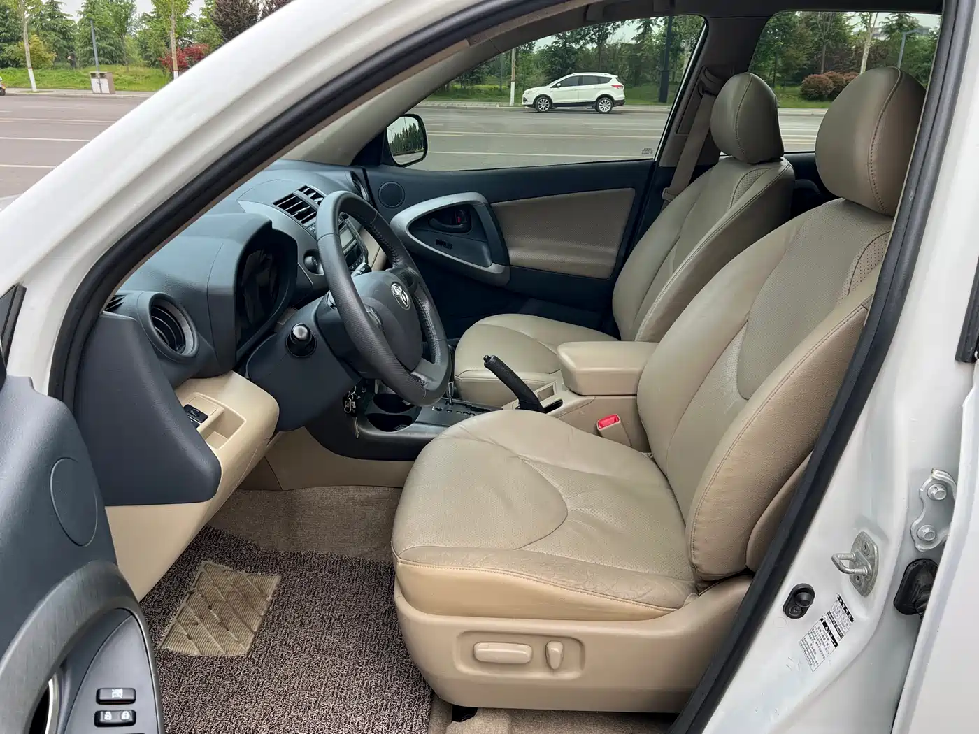 Toyota RAV4 Rongfang 2012 Styling Edition 2.4L Automatic 4WD Luxury фото 10