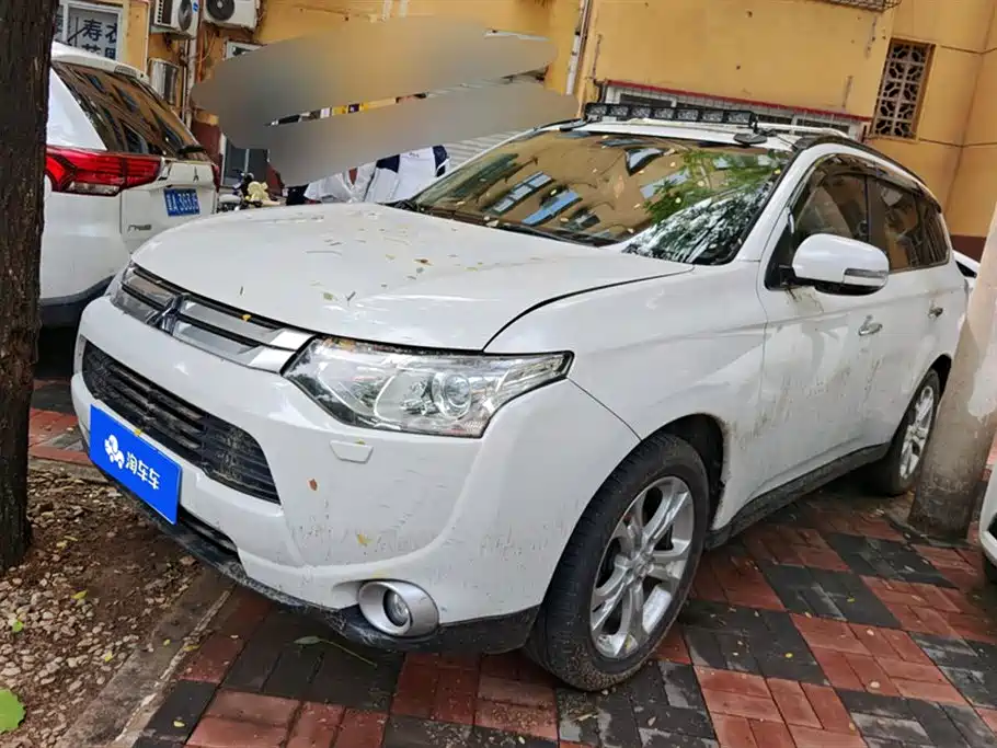 Mitsubishi Outlander (Import) 2013 2.4L 4WD Luxury Navigation 5-seater