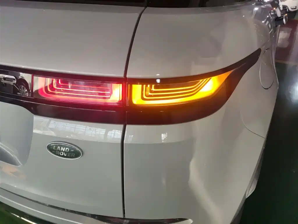 Land Rover Range Rover Evoque 2023 Range Rover Evoque L 249PS Luxury Edition фото 8