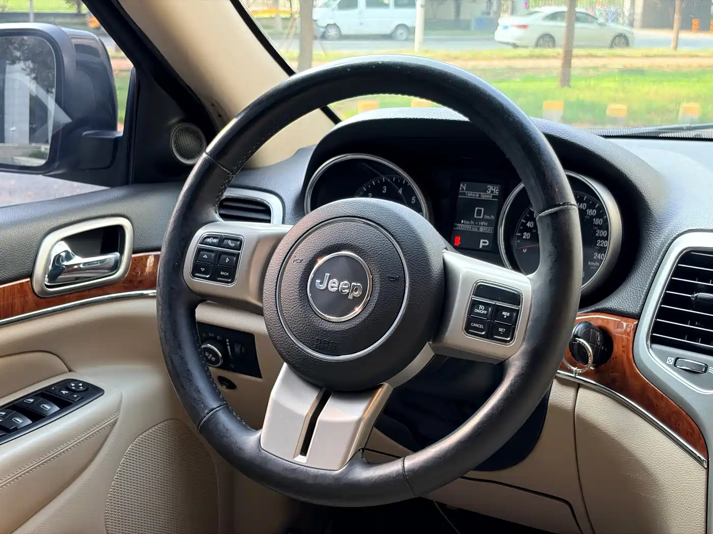 Jeep Grand Cherokee (Import) 2011 2011 Facelift 3.6L Anniversary Navigation Luxury