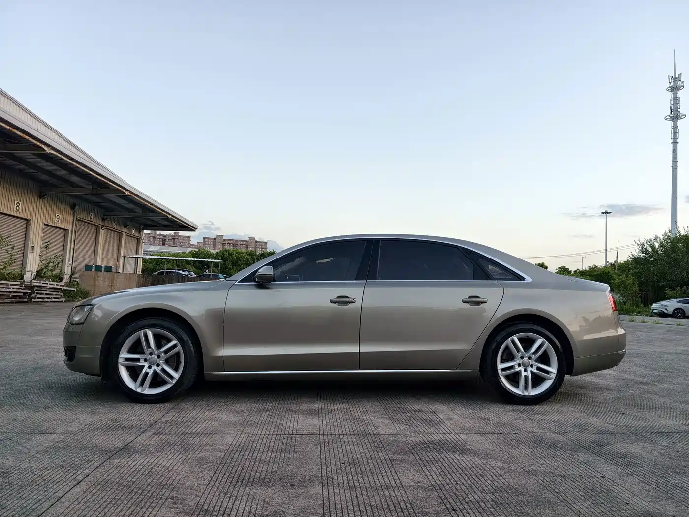 Audi A8 2011 2011 A8L 3.0 TFSI quattro Comfort (245kW)
