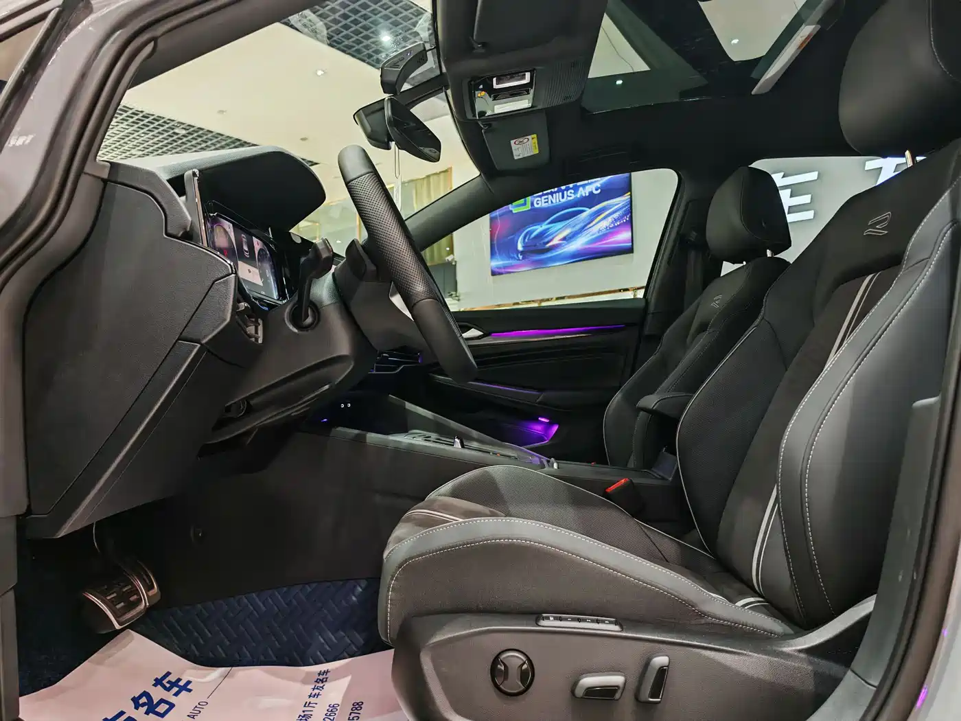 Volkswagen Golf 2023 Model 280TSI DSG R-Line фото 7
