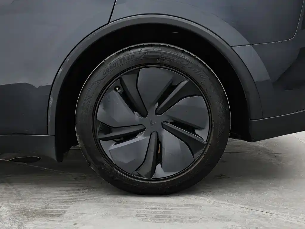 Tesla Model Y 2026 2025 Rear-Wheel Drive