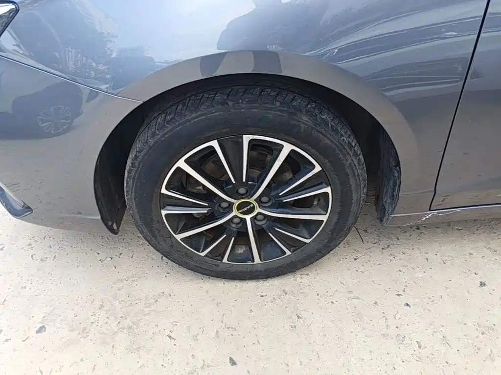 Фото 23 - Roewe i5