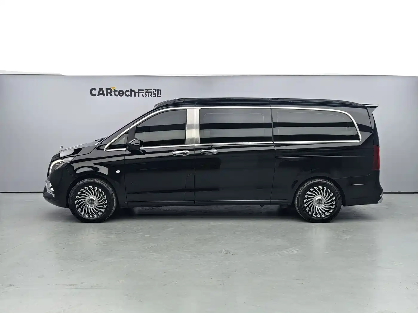 Mercedes-Benz Vito 2023 2.0T Business 7-Seater фото 2
