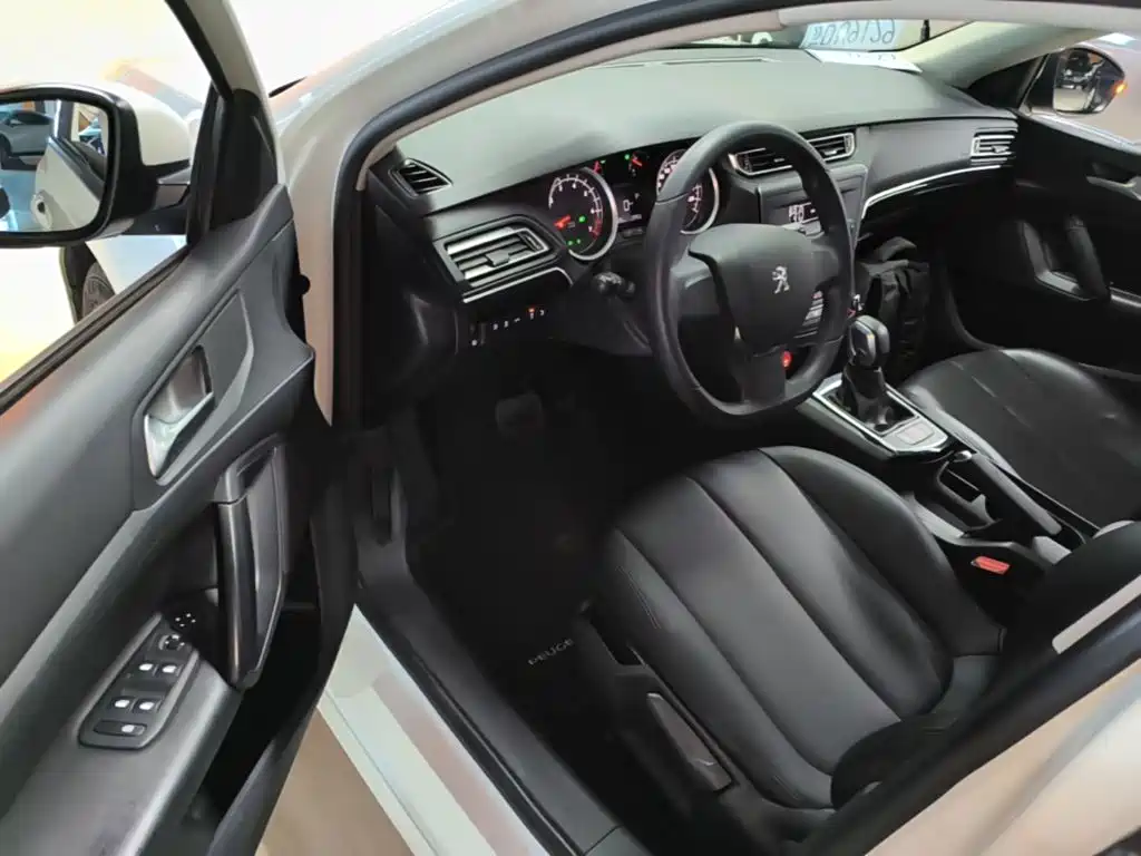 Photo 16 - Peugeot 408