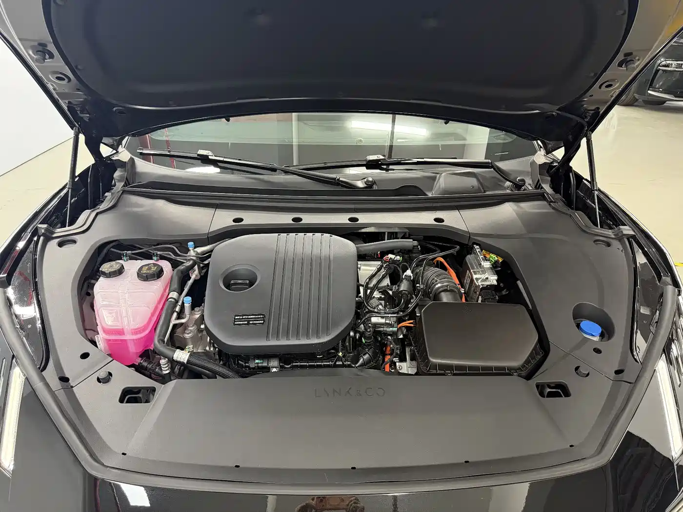 Lynk & Co 10 EM-P 2025 Facelift 240 AWD Ultra фото 16